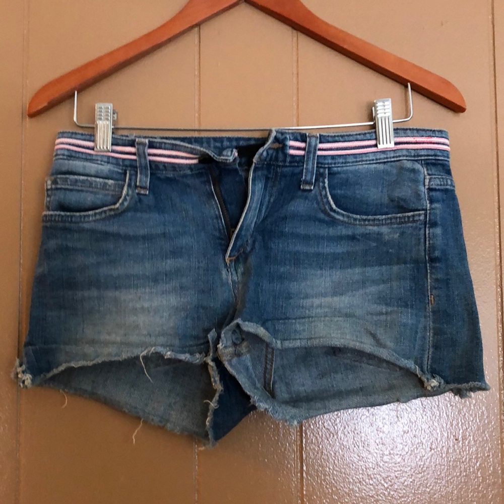 Faded Joes Shorts with pink sewn belt design.